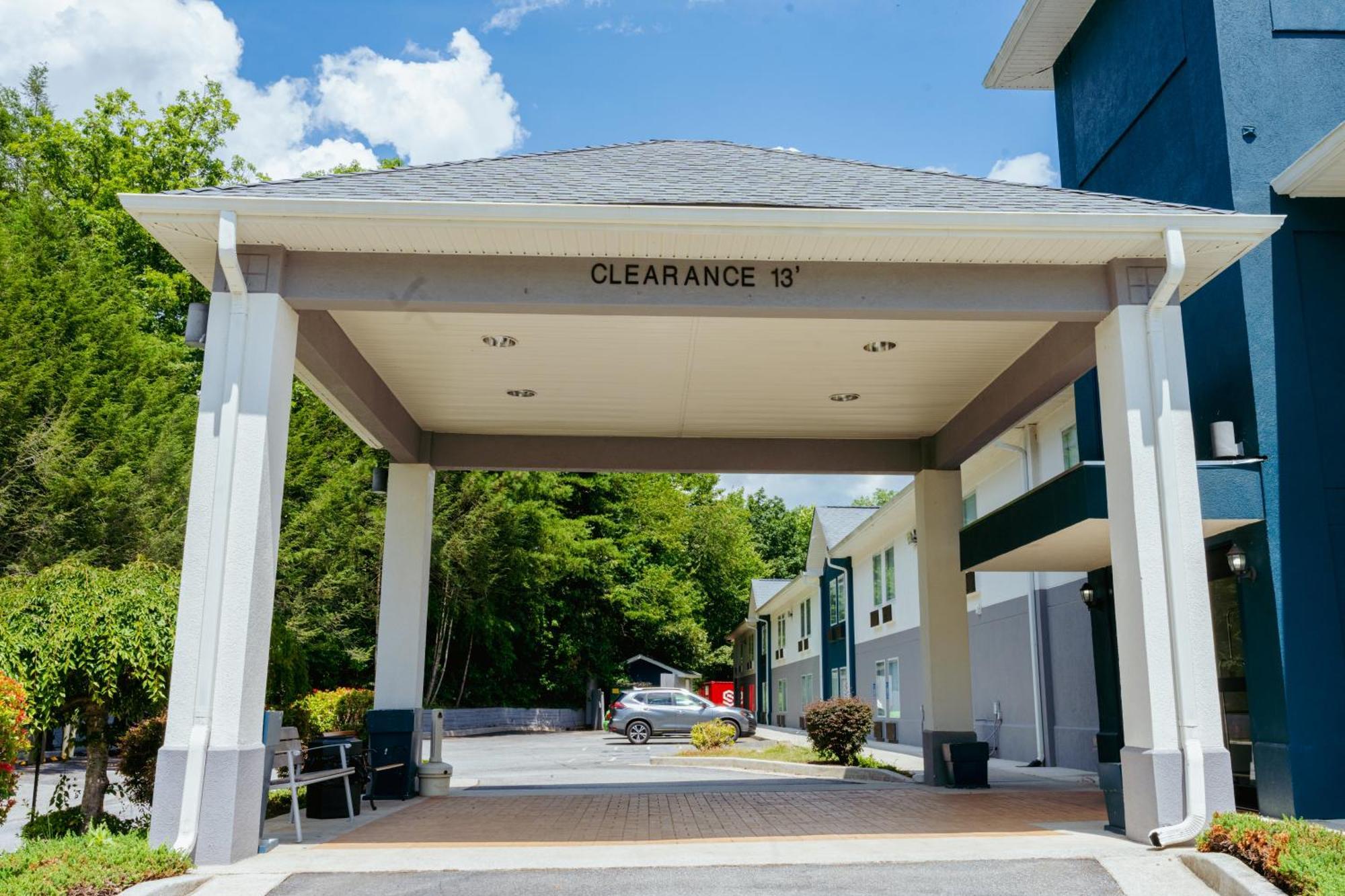 Clarion Pointe-Dillard Near Blue Ridge Mountains Hotel Exterior foto